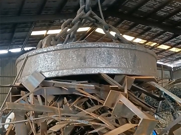 大型鑄造加工廠家用廢鋼生產大型鑄鋼件是如何解決成分不均勻的？
